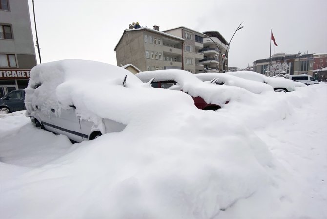 Orta ve Doğu Karadeniz'de soğuk hava ve kar etkisini sürdürüyor