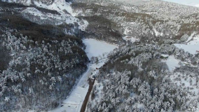 Karagöl’ün beyaz örtü altındaki görüntüsü mest etti