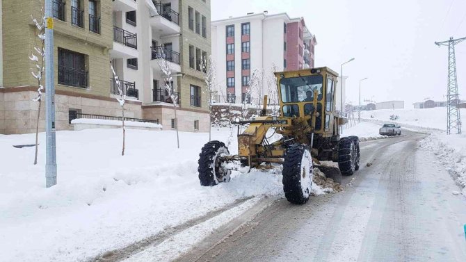 Karla mücadelenin kahramanları 24 saat görev başında