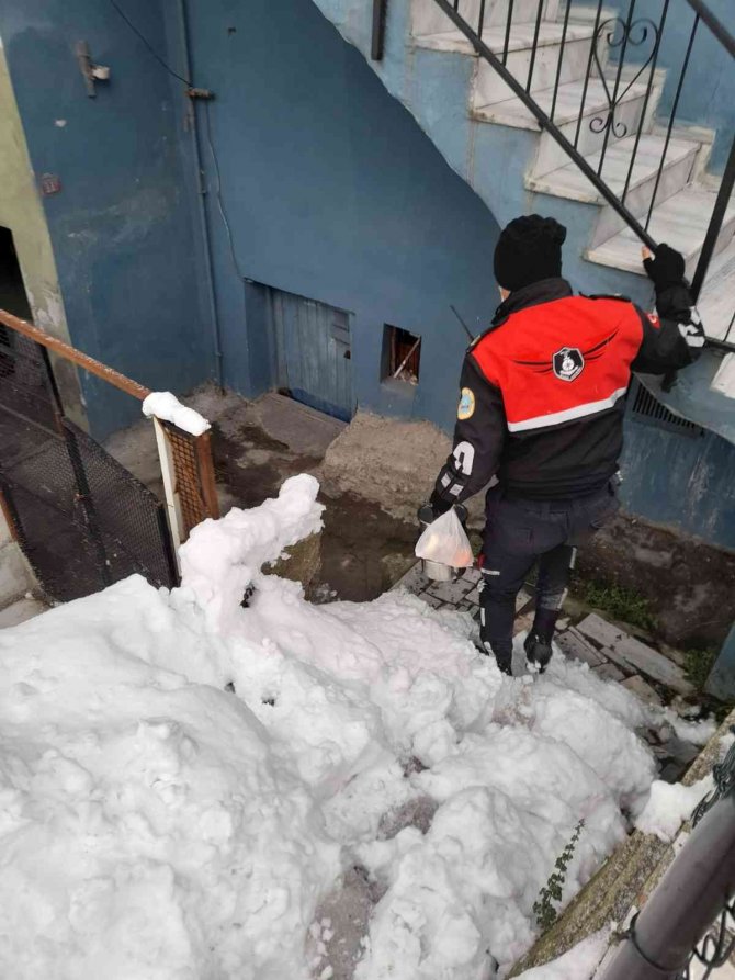 Maltepe’de ihtiyaç sahibi 2 bin kişiye sıcak yemek