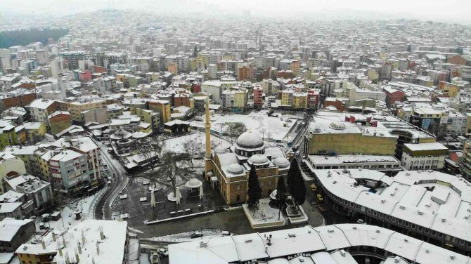 Tarihî Zağnos Paşa Camii beyazlar içinde kaldı