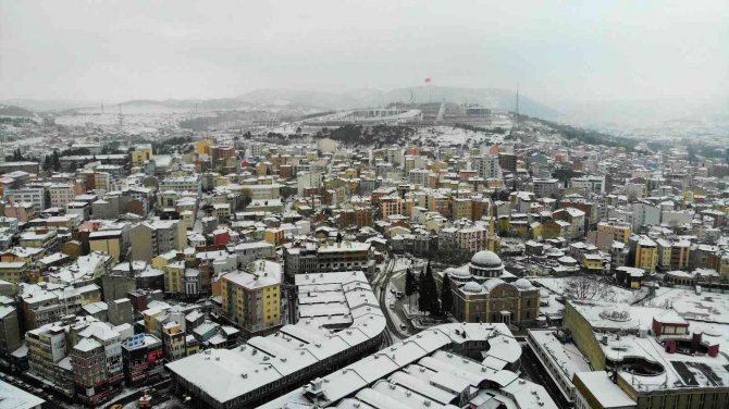 Tarihî Zağnos Paşa Camii beyazlar içinde kaldı