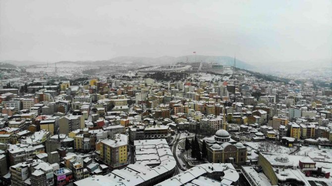 Tarihî Zağnos Paşa Camii beyazlar içinde kaldı