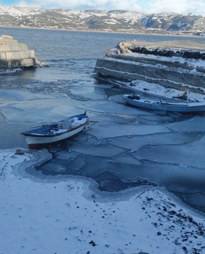 Türkiye’nin 4. büyük gölü Eğirdir buz tuttu