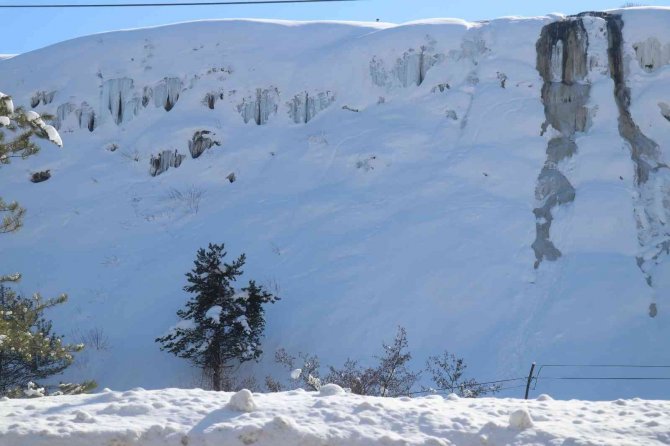 Bolu’nun Pamukkalesi’ Akkayalar beyaz örtüyle kaplandı