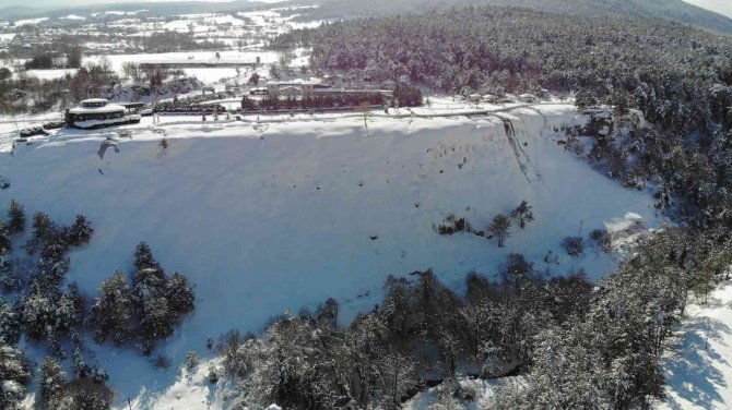 Bolu’nun Pamukkalesi’ Akkayalar beyaz örtüyle kaplandı