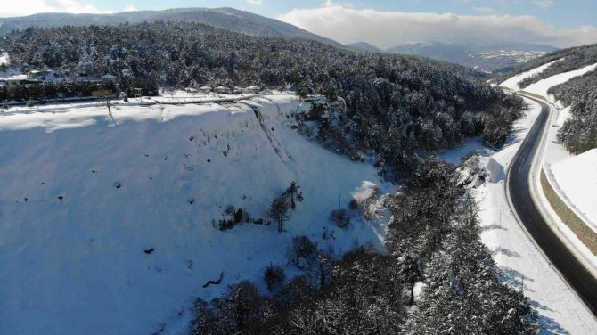 Bolu’nun Pamukkalesi’ Akkayalar beyaz örtüyle kaplandı