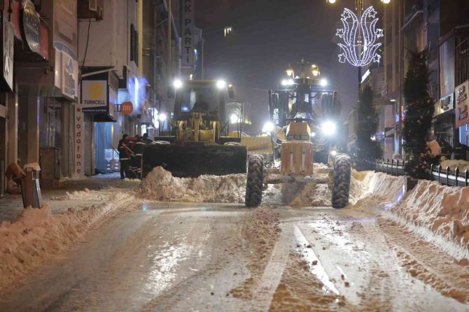 Eksi 13 derecede kar mesaisi