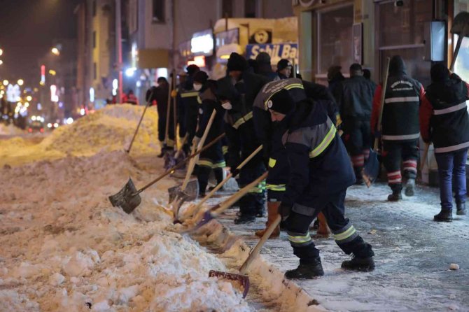 Eksi 13 derecede kar mesaisi