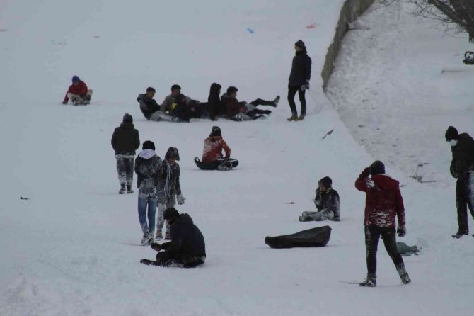 Beyşehir’in doğal kayak merkezi kayak severlerin gözdesi oldu