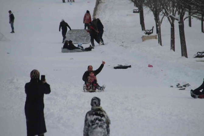 Beyşehir’in doğal kayak merkezi kayak severlerin gözdesi oldu