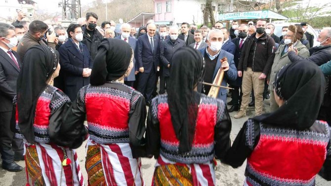 Binali Yıldırım, Kuşköy’de "Kuş dili" ile karşılandı