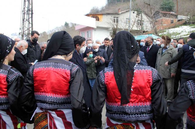 Binali Yıldırım, Kuşköy’de "Kuş dili" ile karşılandı