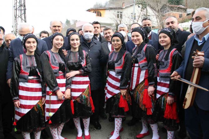 Binali Yıldırım, Kuşköy’de "Kuş dili" ile karşılandı