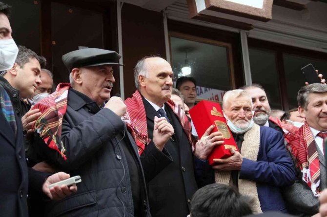 Binali Yıldırım, Kuşköy’de "Kuş dili" ile karşılandı