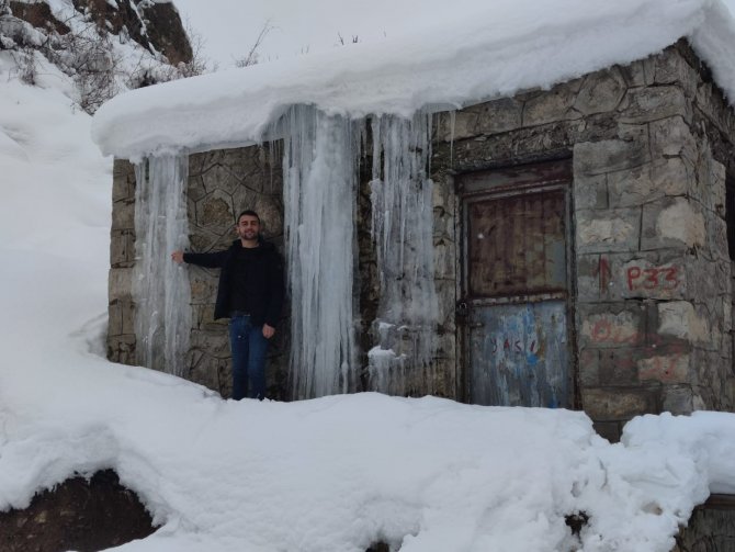 Çukurca’da dondurucu soğuklar