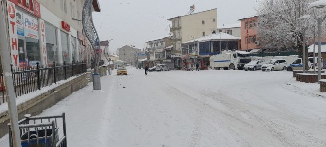 Malazgirt’te kar yağışı