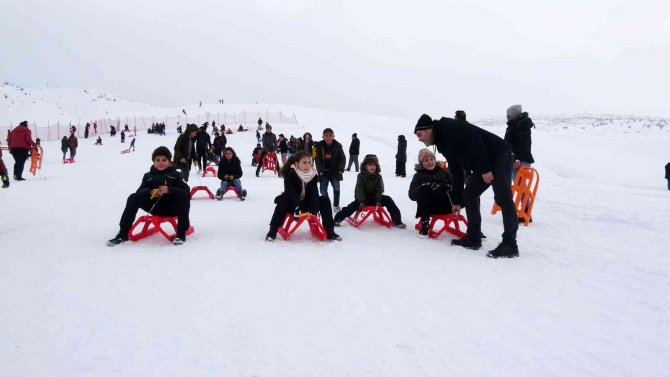 Muş kayak merkezinde tatil yoğunluğu