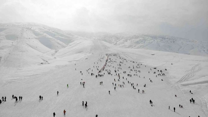 Muş kayak merkezinde tatil yoğunluğu