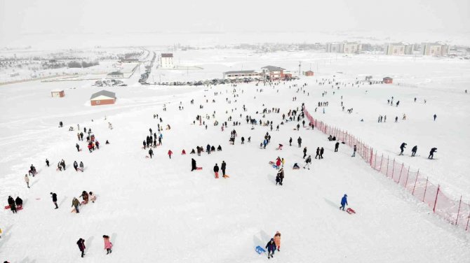 Muş kayak merkezinde tatil yoğunluğu