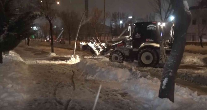 Aksaray’da kar yağışı kenti yeniden beyaza bürüdü