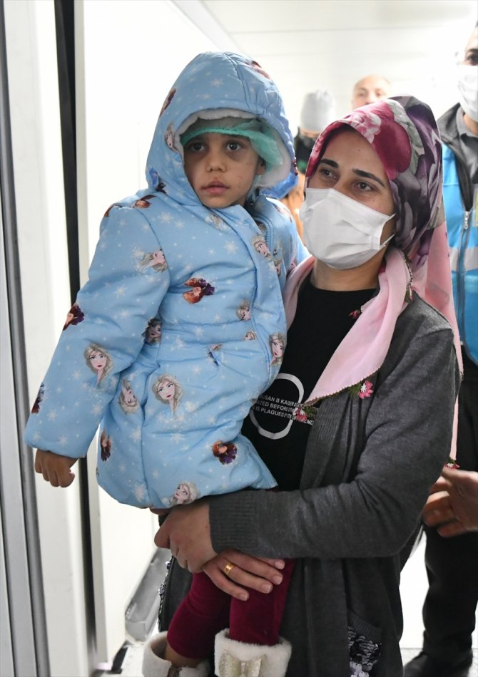 Taburcu edilen "minik Asiye" memleketi Gaziantep'e döndü