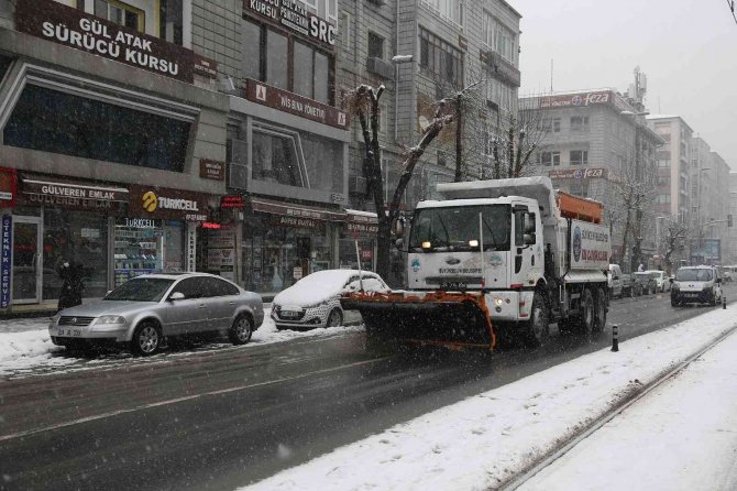 Büyükşehir 145 mahalle yolunu açtı, 23 yol kapalı