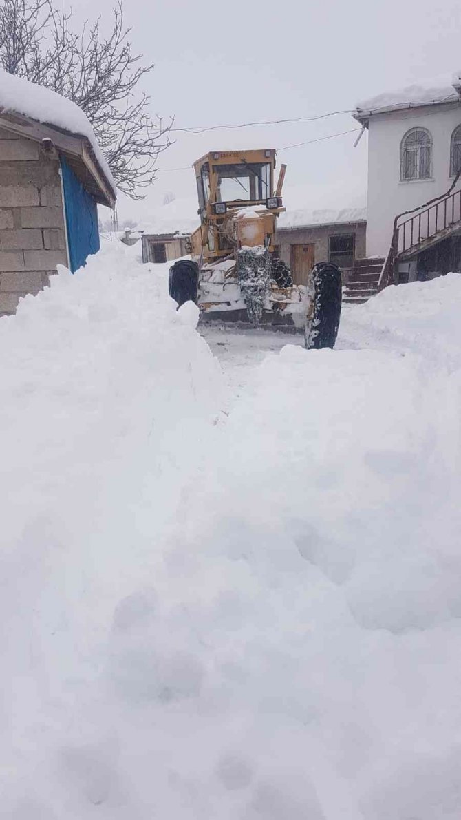 92 mahalle yolu ulaşıma açık, 3 yol kapalı