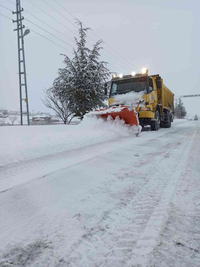 92 mahalle yolu ulaşıma açık, 3 yol kapalı