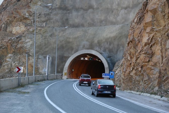 Barajlar şehriydi şimdi tüneller şehri oldu