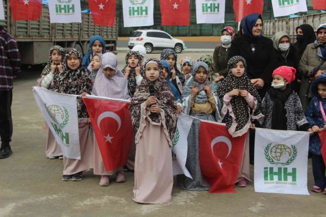 Şanlıurfa’dan sınır ötesine 13 tır insani yardım gönderildi