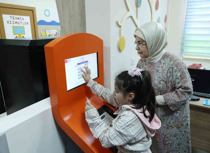 Emine Erdoğan, Bebek Kütüphanesi’nin açılışını yaptı