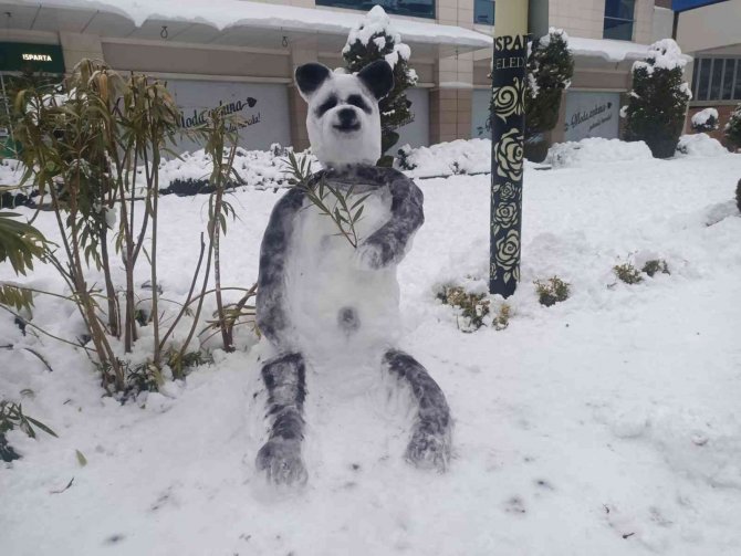 Isparta’da kardan panda görenleri şaşırttı