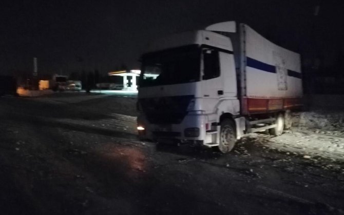 Yolcu otobüsü, tır ve kamyonun karıştığı kazada 15 kişi yaralandı