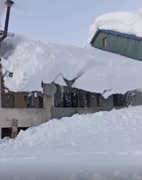 Çatılardaki tehlike kameralara yansıdı