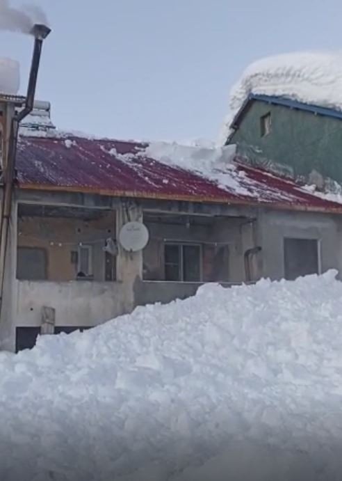 Çatılardaki tehlike kameralara yansıdı