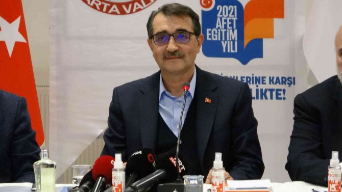 Bakan Dönmez: "Kendi saflarını sıklaştırmaya çalışanlar ucuz siyaset yaptılar, biz gerçekleri paylaştık"