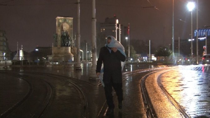 İstanbul’da yağmur etkili oluyor