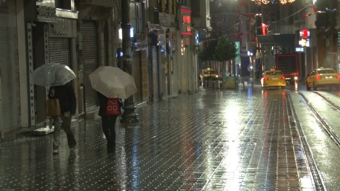 İstanbul’da yağmur etkili oluyor