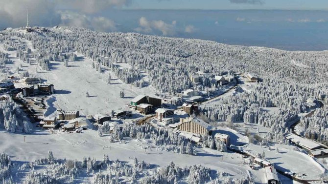 Uludağ’da kar kalınlığı 130 santimetreye ulaştı