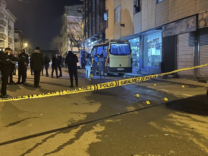 Sokak ortasında silahlı saldırıda 1 kişi öldü, 4 kişi yaralandı
