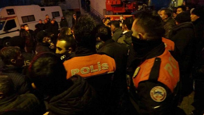 Sultanbeyli’de yangında ölen çocuğun ailesi ile polis arasında arbede