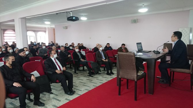 Beyşehir'de din görevlilerine koruyucu aile semineri verildi