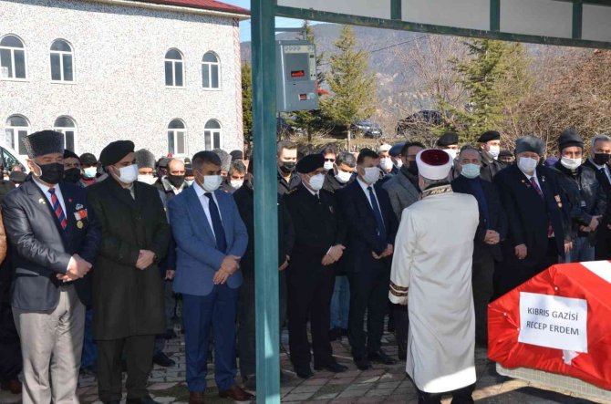 Kıbrıs Gazisi son yolculuğuna resmi törenle uğurlandı