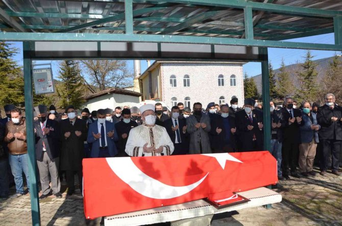 Kıbrıs Gazisi son yolculuğuna resmi törenle uğurlandı