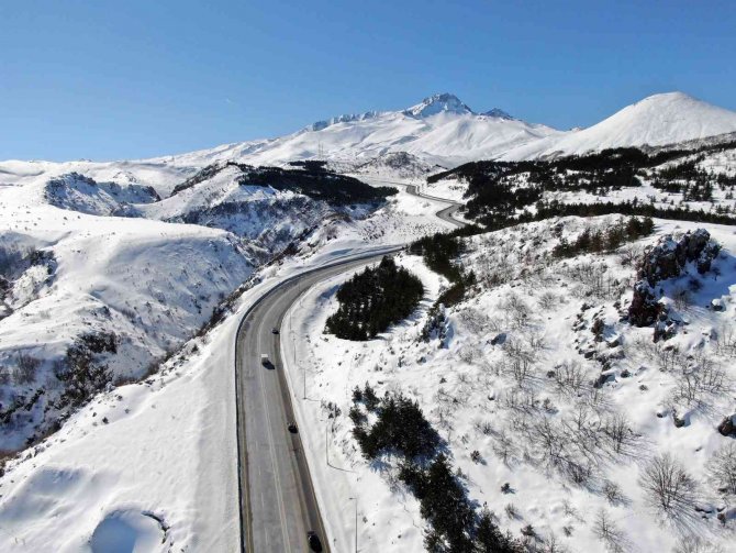 Erciyes’te eşsiz kış güzelliği