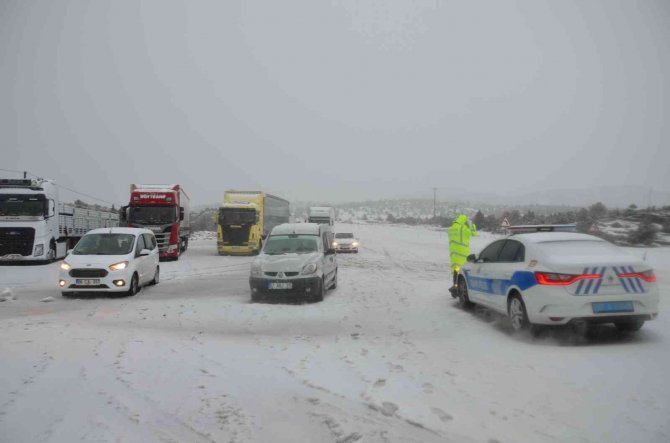 Antalya-Konya karayolu tırlar hariç araç trafiğine açıldı
