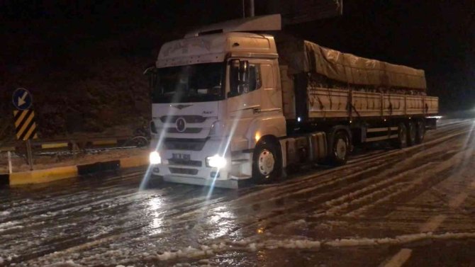 Antalya-Konya karayolu trafiğe kapatıldı