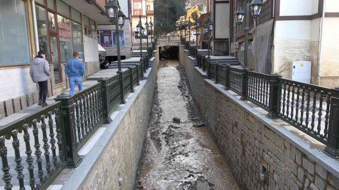 Taşan derenin üzeri açılınca ilçe yepyeni bir görünüme kavuştu