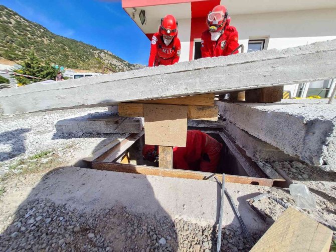 AKUT deprem tatbikatı yaptı